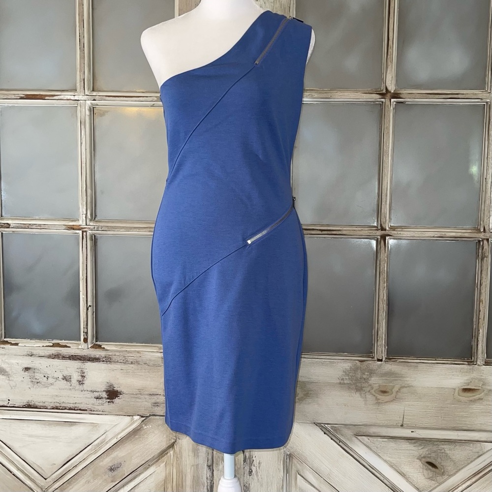 Halston Heritage blue size 2 off shoulder embellished with zippers